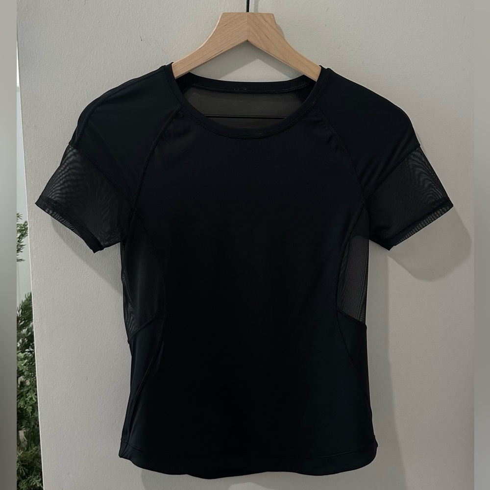 Lululemon mesh run top